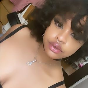 Meet your Posher, Courtney